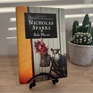 Safe Haven by Nicholas Sparks Hardcover First Edition 2010 Romance Novel